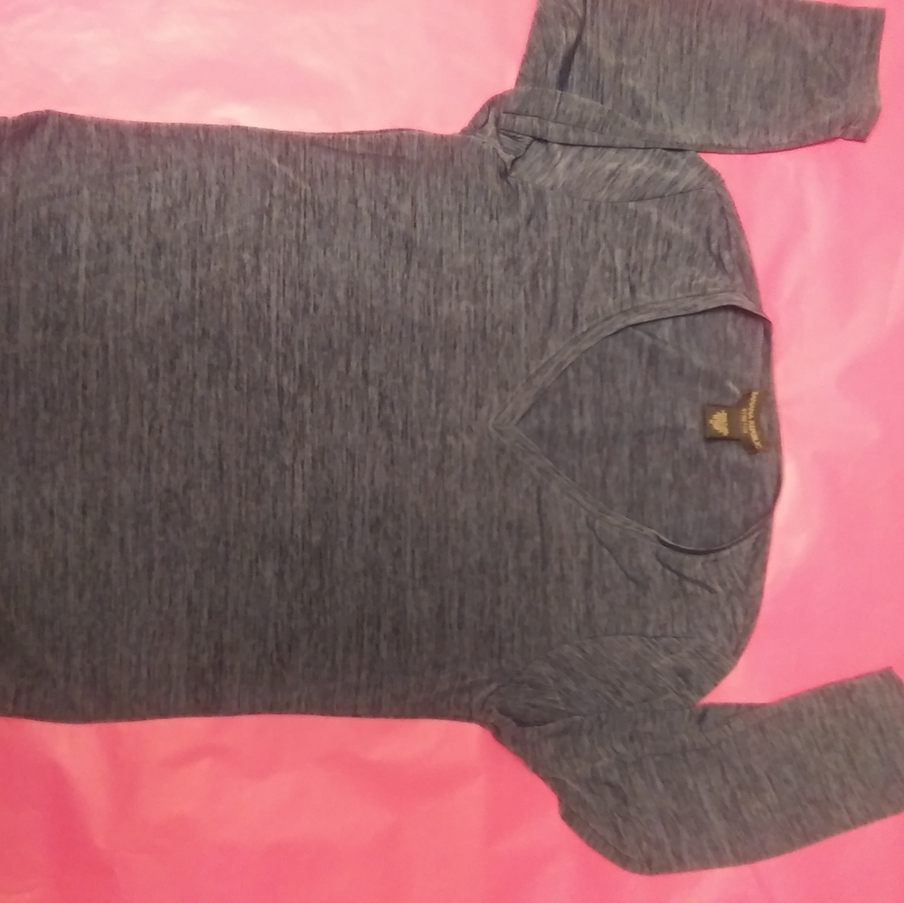 Tops - Picture 2 of 4
